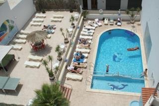Hostal Monta�a