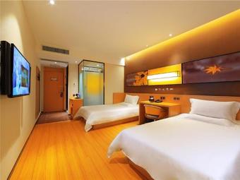 Iu Hotel Chongqing Rongchang Railway Station