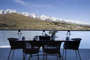 Rees Hotel & Luxury Apartments