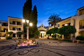 Hotel Bluebay Ban�s
