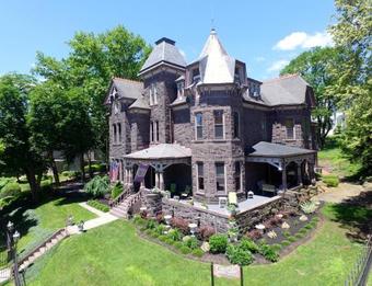 Bed & Breakfast Reynolds Mansion