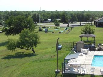Bay Landing Camping Resort Cabin 22