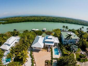 Dolphin Cove