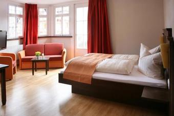 Hotel L�wen-post