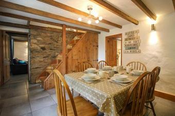 Hollowtree Cottage