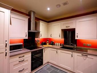 Caledonian Cabin