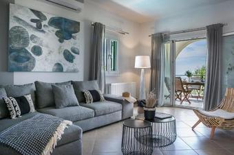 Athinais Lak Villa
