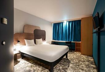 B&B Hotel Chartres Centre Cath�drale