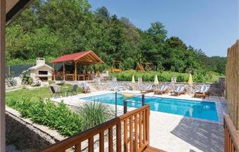 Three-bedroom Holiday Home In Trilj