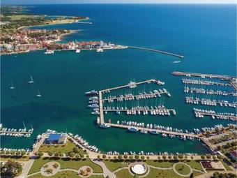One-bedroom Apartment In Umag