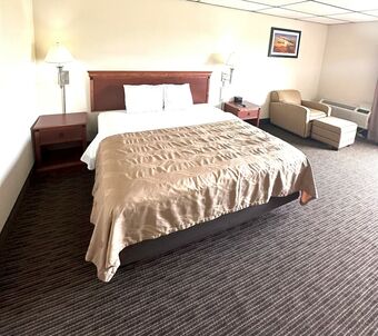Hotel Sunflower Inn & Suites
