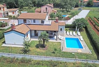 Surrounded By Olive Groves, Vineyards And Bicycle Paths - Villa Paris IV