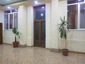 Hostal Flora Hotel