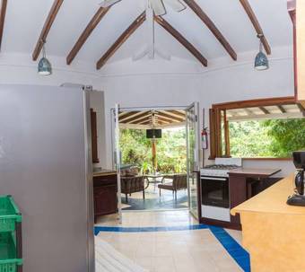 Hotel Portasol Rainforest & Ocean View Community