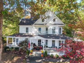 Oak Hill On Love Lane Bed And Breakfast Inn