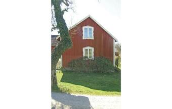 One-bedroom Holiday Home With A Fireplace In Vislanda