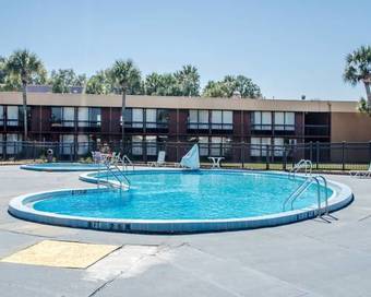 Hotel Quality Inn & Suites On The Bay Near Pensacola Beach