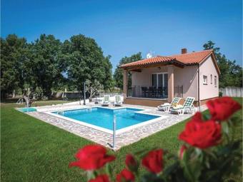 Two-bedroom Holiday Home In Vodnjan