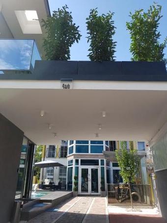 Deluxe Apartment & Suite