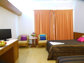Charoen Hotel