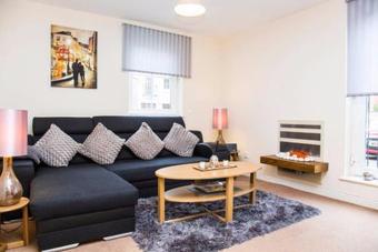 2 Bedroom Apartment With Parking Sleeps 5