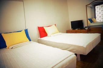 Hostal White House