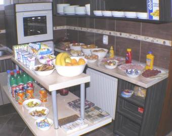 Hostal Rooms Villa Anna