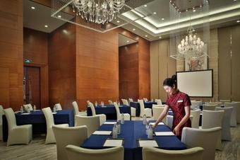 Hotel Intercontinental Sancha Lake