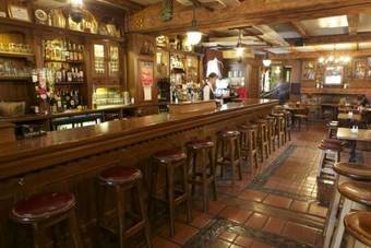 Leens Hotel