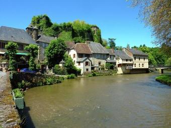 Farm With Detached Guest House In Vars-sur-roseix With Pool