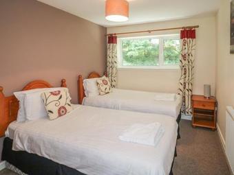 6 Manorcombe