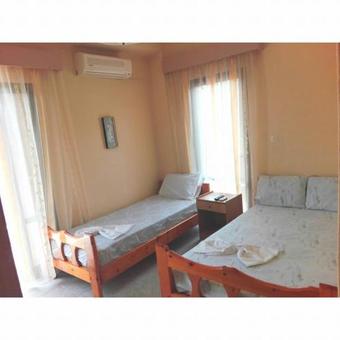 Hostal Skotina Rooms