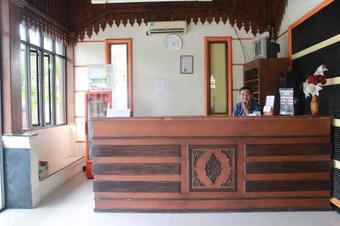 Hotel Simpang Tujuh