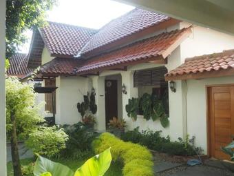 Hostal Reddoorz @ Letjend S. Parman Pacitan