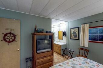 The Captain's Cabin