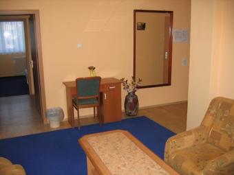 Hotel �zd
