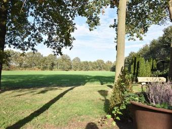 Modern Holiday Home With Jacuzzi In Reutum