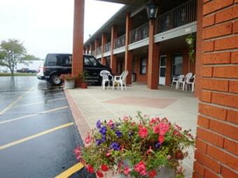 Motel Travel Inn & Suites