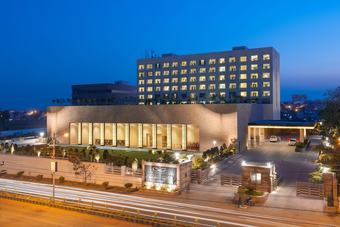 Hotel Balaji Sarovar Premiere