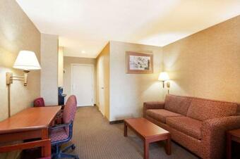 Hotel Days Inn & Suites By Wyndham Wynne