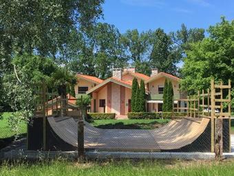 Bed & Breakfast Somo Surfskate Hostel