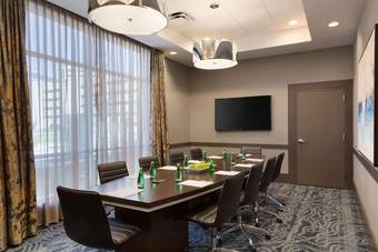 Hotel Embassy Suites By Hilton The Woodlands At Hughes Landing
