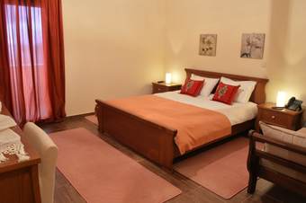 Lakmos Hotel