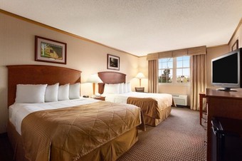 Hotel Ramada By Wyndham Williamsburg And Wasserbahn Waterpark