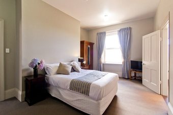 Deloraine Hotel