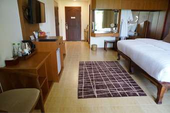 Country Lakeview Hotel