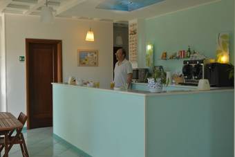 Larus Hotel