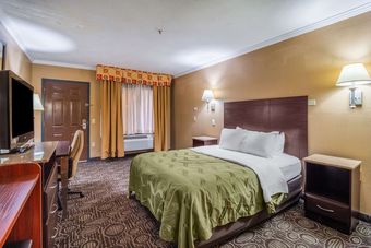 Hotel Quality Inn & Suites Ft. Jackson Maingate
