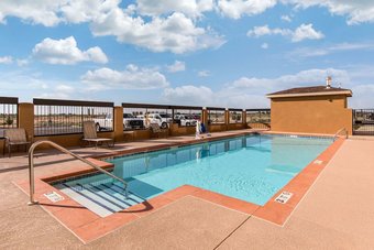Hotel Quality Inn And Suites