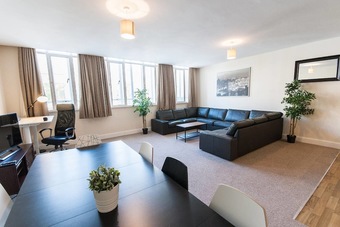 The Broadmead Forest - Spacious City Centre 3bdr Apartment